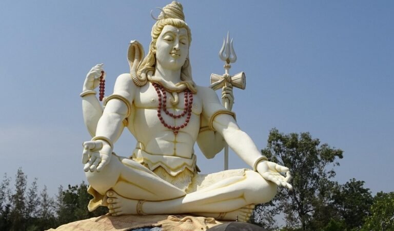 Maha Shivratri 2025: महाशिवरात्रि पर भगवान शिव को प्रसन्न करने के लिए भोग अर्पित में करें ये 5 चीजें, मानोकामना होगी पूर्ण