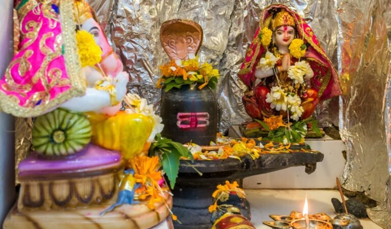 Mahashivratri 2025: भगवान शंकर को प्रसन्न करने के लिए महाशिवरात्रि पर घर लाएं ये 5 चीजें, बढ़ेगा धन-धान्य
