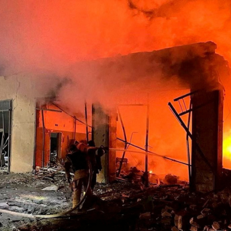 रूस का यूक्रेन पर 267 ड्रोन से हमला:जंग के 3 साल पूरे होने पर 13 इलाकों पर अटैक; यूक्रेन का जवाबी हमला नाकाम