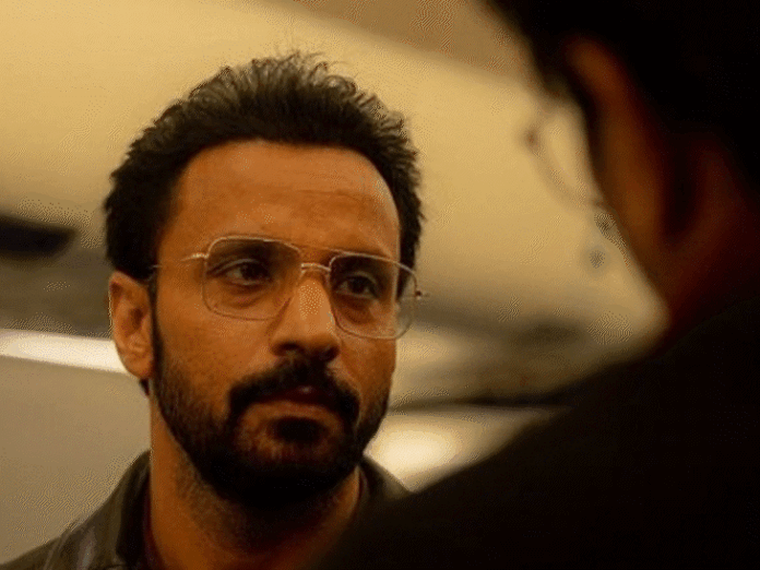 शाहरुख ने फेंकी थी राजीव ठाकुर की तस्वीर:कॉमेडियन बोले- मैं रोने लगा था, फिर उन्होंने गले लगाया; कपिल के कहने पर एक्टर ने किया प्रैंक