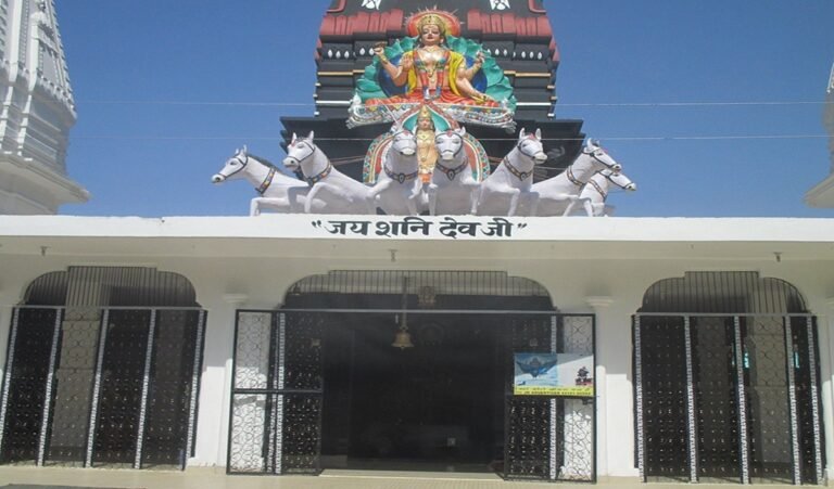 Shani Dev Ji Ki Aarti: शनिवार को पूजा के समय जरूर करें ये आरती, प्राप्त होगी शनिदेव की विशेष कृपा