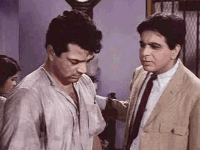 छिपकर दिलीप कुमार के घर में घुस गए थे धर्मेंद्र:कहा- मैं बचपन से उनका बड़ा फैन; बंगाली फिल्म पारी में साथ काम किया