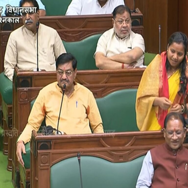 बजट सत्र..महतारी वंदन पर भड़के कांग्रेसी विधायक:मंत्री लक्ष्मी राजवाड़े का जवाब सुनकर मुस्कुराए CM और डॉ रमन, विपक्ष ने किया वॉकआउट