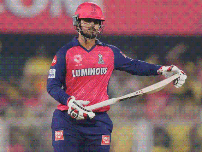 रियान ने एक हाथ से डाइविंग कैच लपका:धोनी ने नीतीश को स्टंपिंग किया, लाइट शो में सैमसन और वॉर्न की जर्सी दिखी; मोमेंट्स