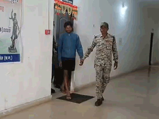 जंगल में शारीरिक संबंध बनाकर गर्लफ्रेंड का मर्डर:बलरामपुर में सिर को पत्थर से कुचला; बॉयफ्रेंड बोला- शादी के लिए दबाव बना रही थी