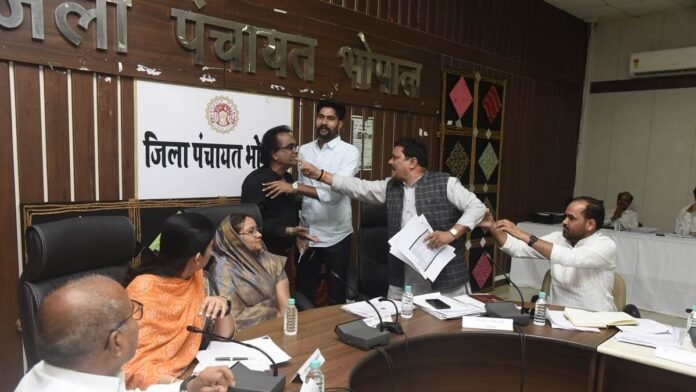 प्रदेश के सीएम यादव हैं तो आप यादव होने का फायदा उठाओगे क्या, पहले सरनेम लिखते हो बाद में नाम