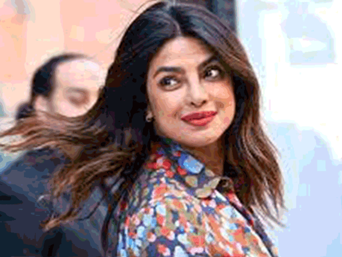 प्रियंका की मां ने शेयर किए पर्सनल किस्से:कहा- अपने पिता की डेथ के 6 दिन बाद मेरे लिए बर्थडे पार्टी ऑर्गेनाइज की