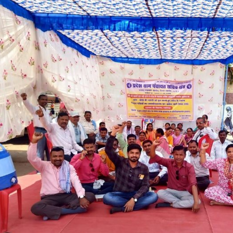बालोद जिले की 436 ग्राम पंचायतों में कामकाज ठप:हड़ताल पर बैठे सचिव बोले– सिर्फ आश्वासन मिला, शासकीयकरण नहीं हुआ