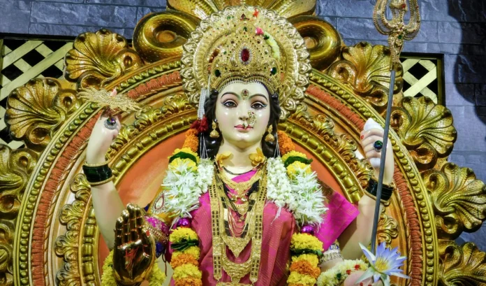 Chaitra Navratri 2025: नवरात्रि में मां दुर्गा का आशीर्वाद प्राप्त करने के लिए नौ दिनों तक करें ये उपाय