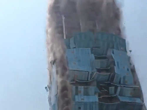 म्यांमार और थाईलैंड में तबाही वाले भूकंप के 10 PHOTOS:30 मंजिला इमारत पलभर में मलबा बनी, जान बचाने के लिए सड़कों पर भागे लोग