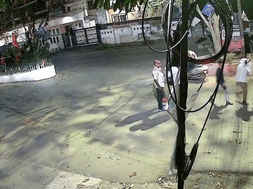 रायपुर में मौज-मस्ती करने 6 दोस्तों ने की लूट, VIDEO:शहर में मॉर्निंग-वॉक कर रहे 3 लोगों को बनाया निशाना, चाकू दिखाकर अंगूठी-पैसे छीने