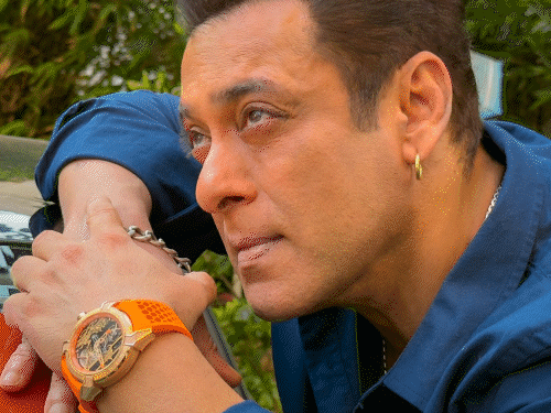 सलमान के राम मंदिर की घड़ी पहनने पर भड़के मौलाना:बरेली में कहा- शरीयत के गुनहगार, नाजायज और हराम...तौबा करें