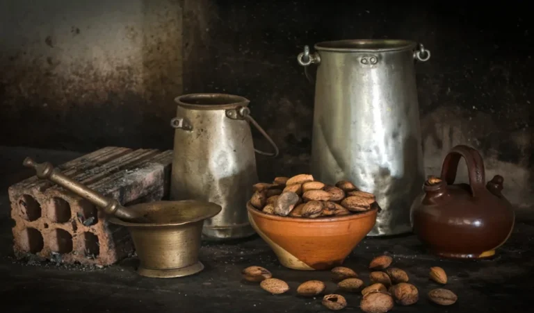 Donate Old Utensils: पुराने बर्तनों का दान करना शुभ या अशुभ, जानिए क्या कहता है ज्योतिष शास्त्र