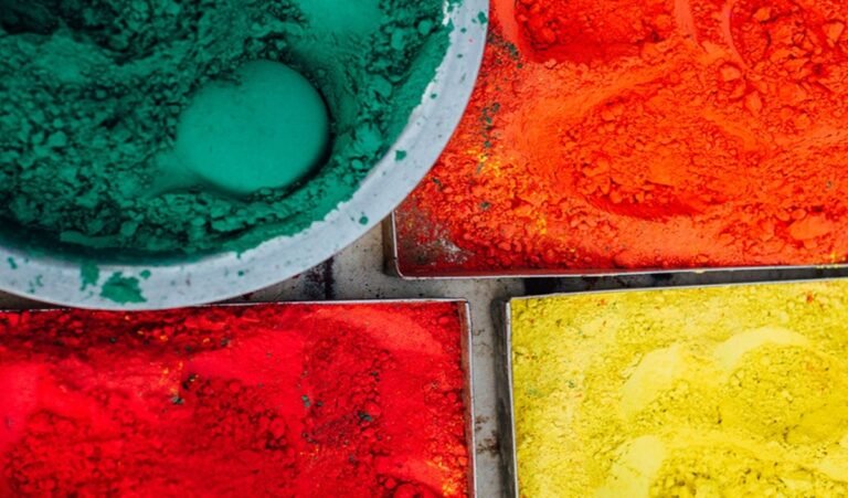Holi Upay 2025: होली पर गुलाल से जुड़े ये उपाय करने से दूर होगी आर्थिक समस्या, जीवन में नहीं होगी पैसों की कमी