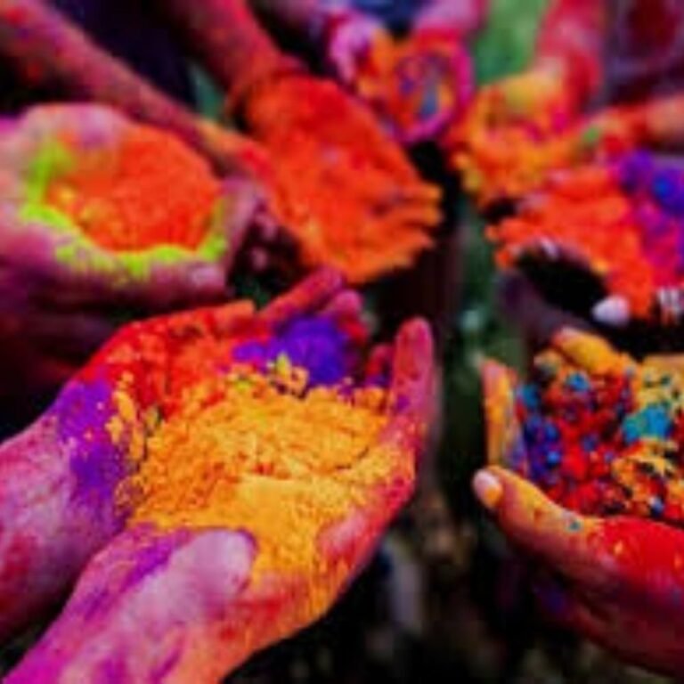 होली के रंगों में एलर्जी से कैसे बचें…एक्सपर्ट टिप्स:आंख-कान में रंग जाने से होगा नुकसान; रायपुर के अस्पतालों की व्यवस्था और इमरजेंसी नंबर जानिए