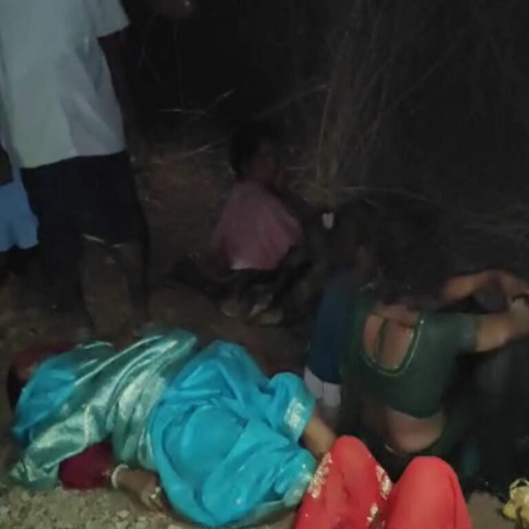 कवर्धा में फिर पलटी पिकअप, 2 की मौत:25 लोग घायल, बच्ची समेत 5 की हालत गंभीर, शादी में जा रहा था साहू परिवार