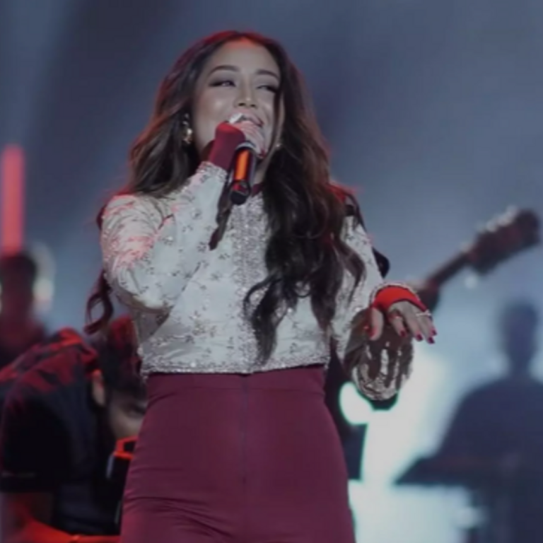 नेहा कक्कड़ कॉन्सर्ट कंट्रोवर्सी:सिंगर के आरोप को ऑर्गनाइजर्स ने बताया गलत, बोले- होटल में सिगरेट पी रही थीं, लेटलतीफी के कारण लगा बैन