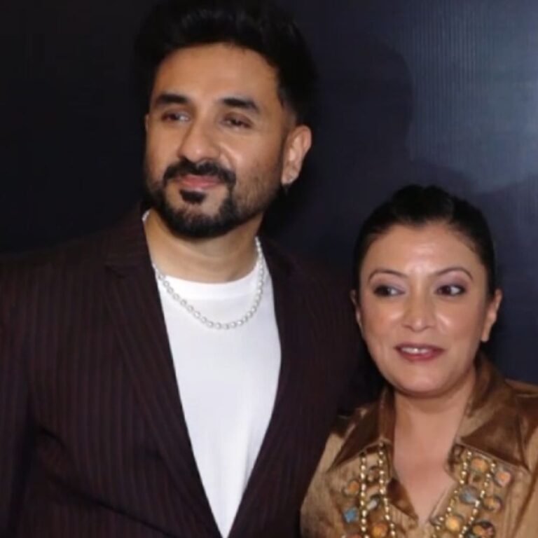 एयर इंडिया पर भड़के कॉमेडियन वीर दास:कहा- 50 हजार लेकर भी टूटी सीट में बैठाया, फ्रैक्चर के बावजूद पत्नी को सीढ़ी उतरना पड़ा