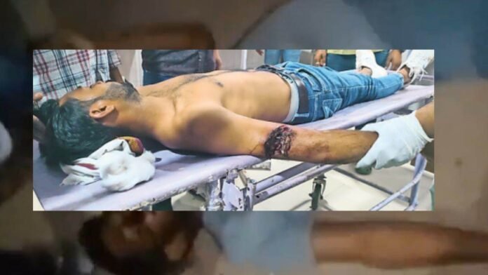 Morena Firing Case: मुरैना में अंबेडकर चल समारोह पर फायरिंग के आरोपियों के मकान तोड़ने पर अड़े लोग, प्रशासन ने दिया SC की गाइडलाइन का हवाला