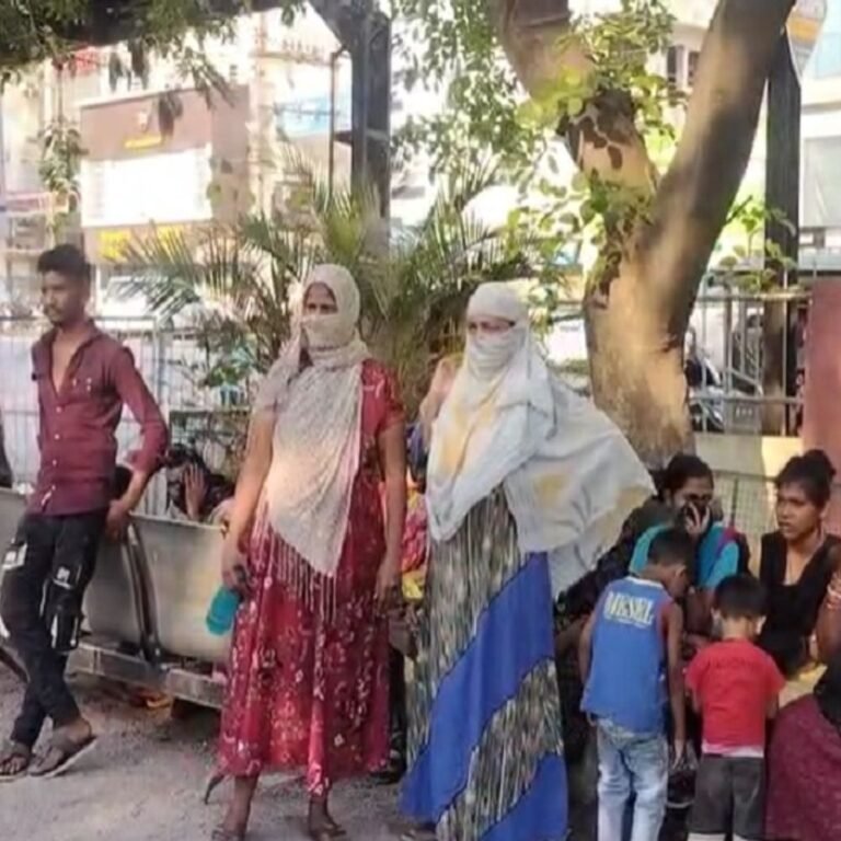 दुर्ग में मूकबधिर लड़की से छेड़छाड़:चाचा ने हाथ पकड़कर दबाया मुंह, मोहल्ले वालों ने दौड़ा-दौड़ाकर मारा; परिजनों ने थाने के बाहर किया हंगामा