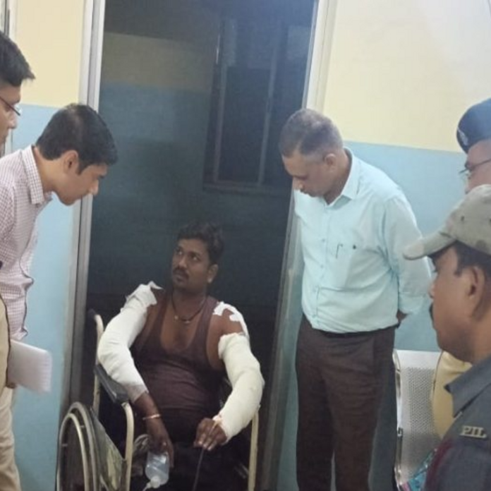 प्रकाश इंडस्ट्रीज में फर्नेस ब्लास्ट...70% झुलसे झुलसे 13 मजदूर:इनमें 4 की हालत नाजुक, 15 टन फर्नेस का गर्म लावा छिटका, जांजगीर से रायपुर रेफर