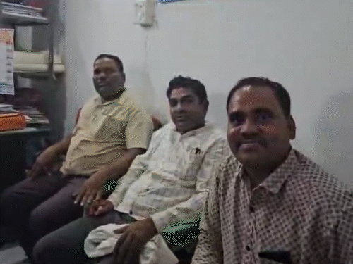 50 हजार रिश्वत लेते रंगे हाथ पकड़ाया राजस्व निरीक्षक:गौरेला में सीमांकन के लिए मांगे रुपए; दूसरा RI फरार, भागते हुए वीडियो सामने आया