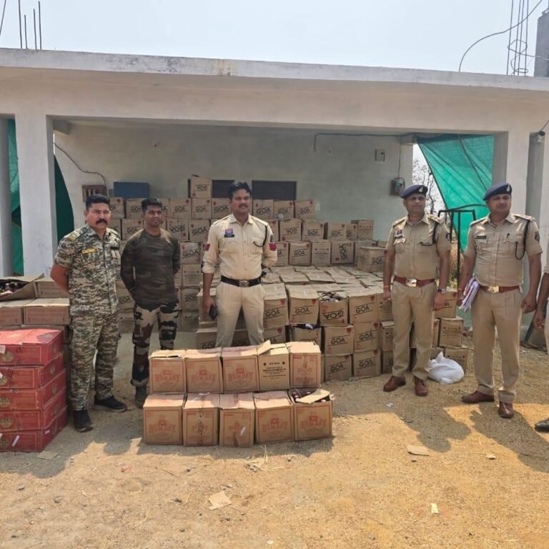 MP की शराब बोतल में छत्तीसगढ़ आबकारी की सील:डोंगरगढ़ में 27 लाख की अवैध शराब पकड़ाई; कोचियों को होती थी सप्लाई
