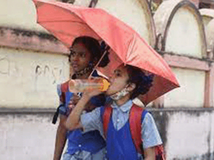 छत्तीसगढ़ में गर्मी बढ़ी...आज से स्कूलों की टाइमिंग बदली:सुबह 7 से 11 बजे और 11 से 3 बजे तक दो शिफ्ट में लगेगी क्लास