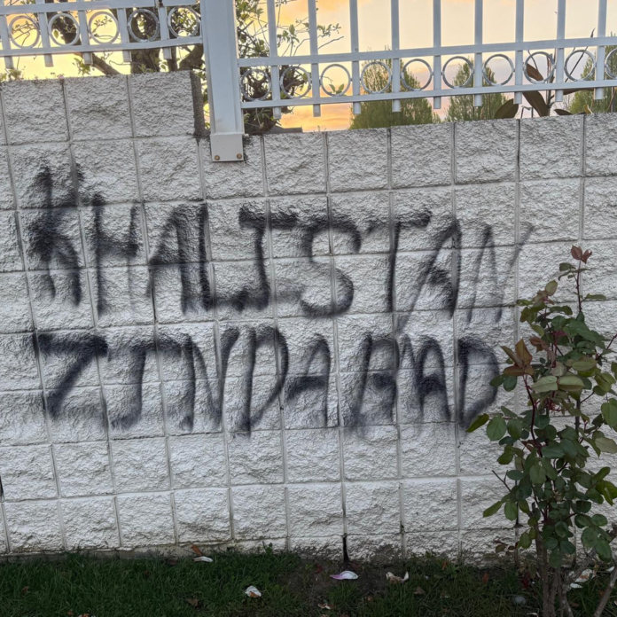 कनाडा के गुरुद्वारे में खालिस्तानियों ने तोड़फोड़ की:दीवार पर खालिस्तान जिंदाबाद लिखा; गुरुद्वारा बोला- इन्हें कामयाब नहीं होने देंगे