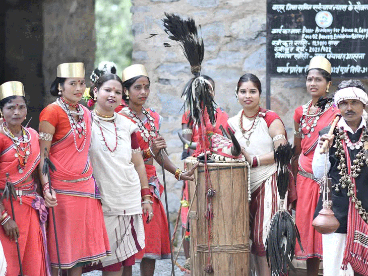 अमित शाह बस्तर पंडुम में शामिल:केंद्रीय गृहमंत्री का गौर मुकुट पहनाकर स्वागत; सभा में शामिल होने आ रहे 2 लोगों की मौत