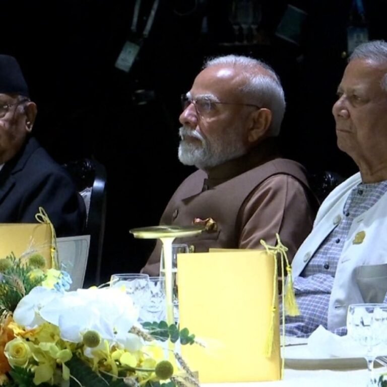BIMSTEC डिनर में एक साथ बैठे मोदी-यूनुस:बांग्लादेश में तख्तापलट के बाद पहली बार मिले; दोनों देशों के बीच कई मुद्दों पर विवाद