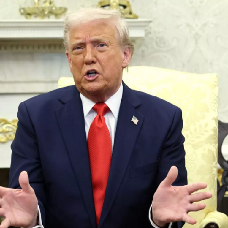 ट्रम्प बोले- जेलेंस्की अखबार के पन्ने पर शेखी बघार रहे:क्रीमिया वाले बयान पर फटकार लगाई; कहा- इससे रूस के साथ शांति वार्ता को खतरा