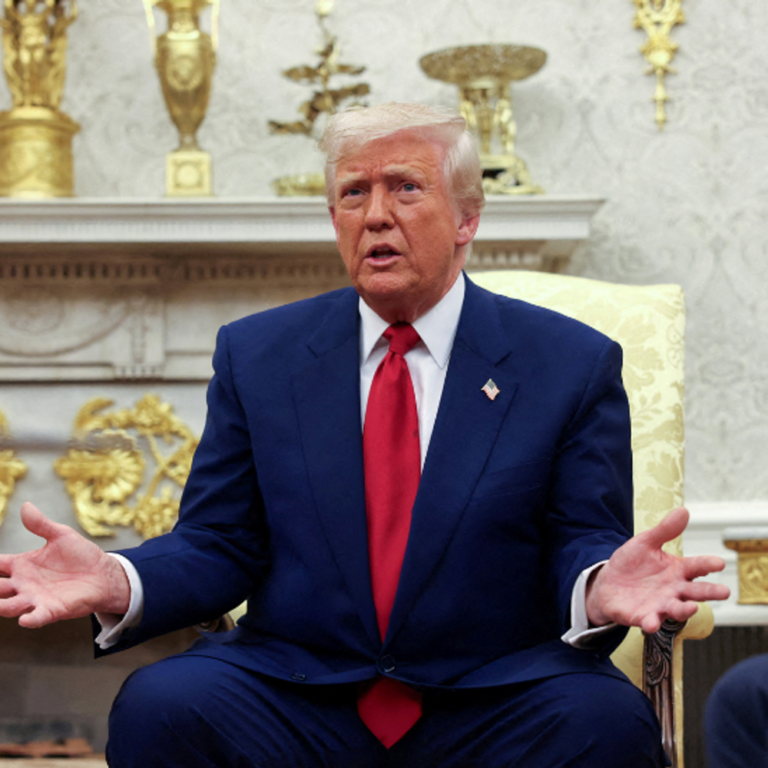 टैरिफ पर ट्रम्प का यू-टर्न, इलेक्ट्रॉनिक सामानों पर टैरिफ लगाएंगे:कहा- छूट कुछ समय के लिए; दो दिन पहले रेसिप्रोकल टैरिफ हटाया था