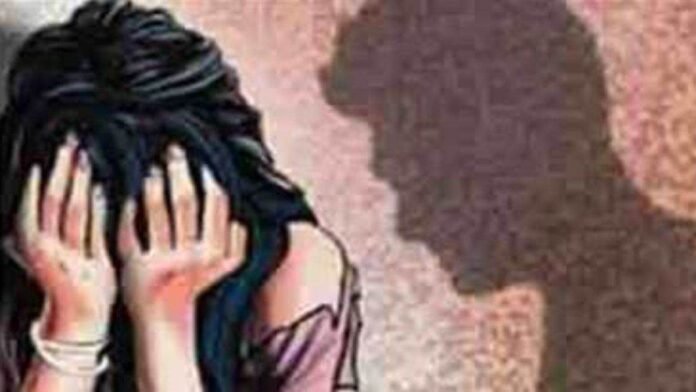 Damoh News: मुंहबोले चाचा ने 7 साल की मासूम से की दरिंदगी, चीख सुन पड़ोस के लोग बचाने दौड़े