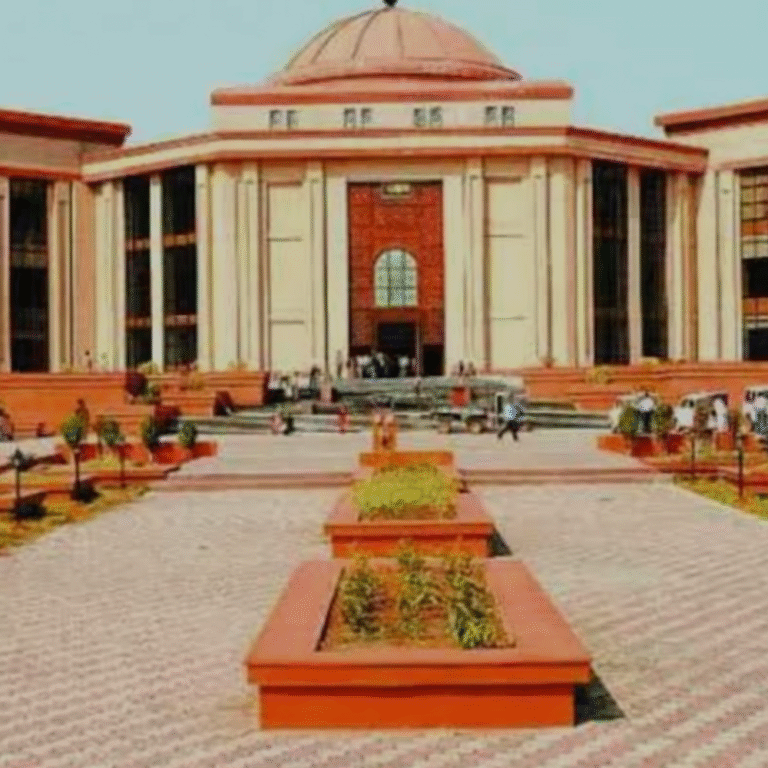 भारत-पाकिस्तान तनाव के बीच छत्तीसगढ़ में भी अलर्ट:पुलिसकर्मियों को अति-आवश्यक हालत में ही मिलेगी छुट्टी; हाईकोर्ट ने समर वेकेशन भी पोस्टपोन किया