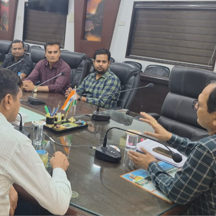 बिलासपुर में जलसंकट, बोरवेल संचालकों को चेतावनी:कलेक्टर बोले- सभी बोर मशीनों में लगाएं GPS सिस्टम, PHE को मानिटरिंग करने दिए निर्देश