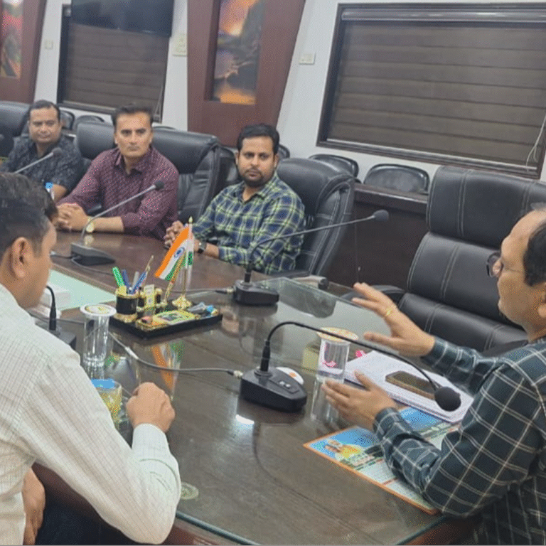 बिलासपुर में जलसंकट, बोरवेल संचालकों को चेतावनी:कलेक्टर बोले- सभी बोर मशीनों में लगाएं GPS सिस्टम, PHE को मानिटरिंग करने दिए निर्देश