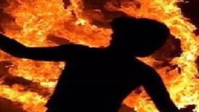 भोपाल में अड़ीबाजी का विरोध करने पर युवक पर पेट्रोल डालकर लगाई आग, गंभीर घायल