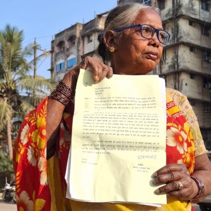 नहीं मिला PM आवास...सड़क पर रहने मजबूर बुजुर्ग:मकान की आस में मंत्रियों के लगा रही चक्कर, बोलीं-जीते जी घर मिल जाए यही अंतिम इच्छा