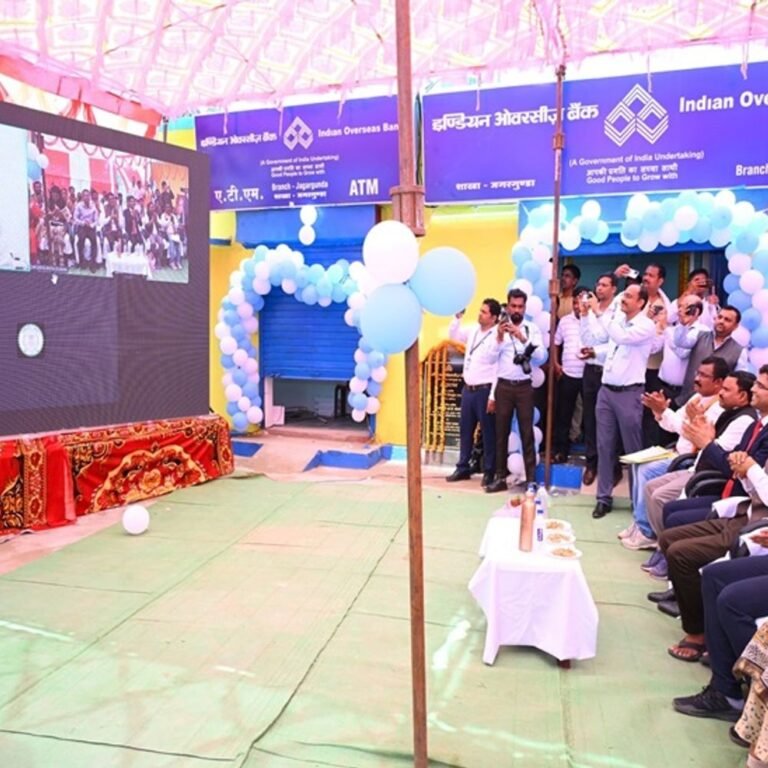 जहां नक्सलियों ने लूटा बैंक, 25 साल बाद फिर खुला:मंत्री OP चौधरी ने भी खुलवाया खाता, 14 हजार गांव वालों को मिलेगा फायदा