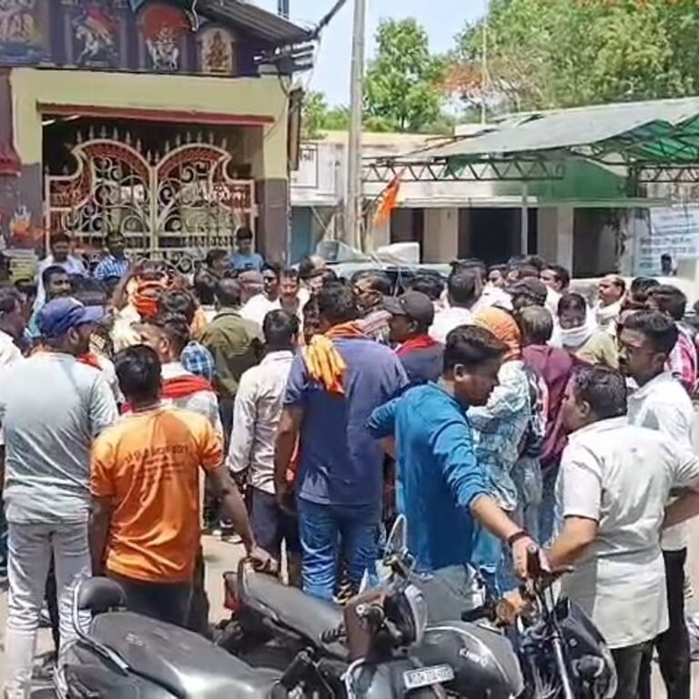 महिला टीचर ने बदला धर्म, मुस्लिम युवक से किया निकाह:दोनों पहले से शादीशुदा, दो-दो बच्चे भी,गौरेला में हिंदू संगठन का विरोध में नगर बंद