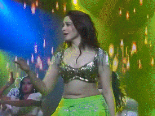 मां रवीना के गाने टिप टिप बरसा पर थिरकीं राशा:अनन्या पांडे ने पिता चंकी के गाने पर दी परफॉर्मेंस, तमन्ना के डांस की हुई जमकर तारीफें