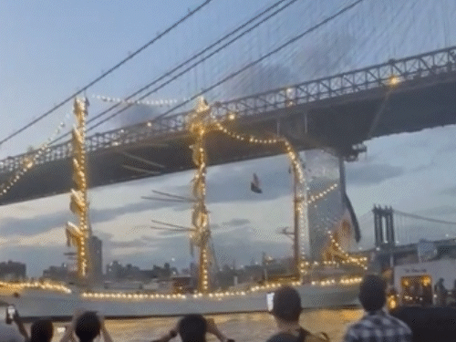 मेक्सिकन नेवी का जहाज न्यूयॉर्क में ब्रिज से टकराया, VIDEO:19 लोग घायल, 4 की हालत गंभीर; जहाज पर 200 से ज्यादा लोग सवार थे