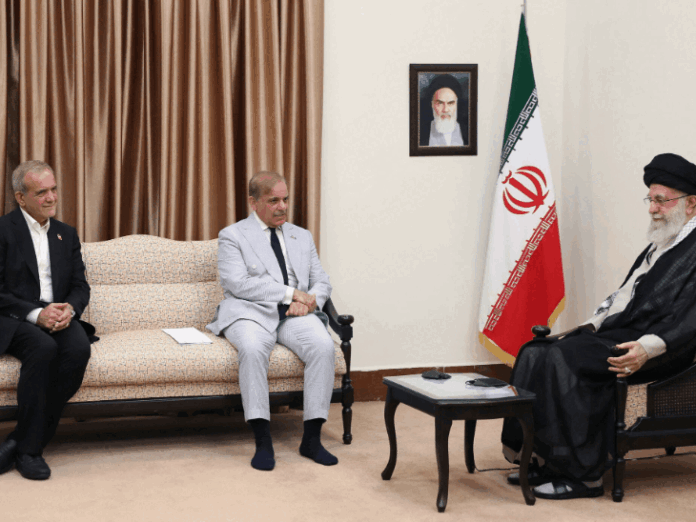 PAK पीएम बोले- भारत के साथ बातचीत के लिए तैयार:कश्मीर और जल सुरक्षा जैसे मुद्दों पर चर्चा की इच्छा जताई