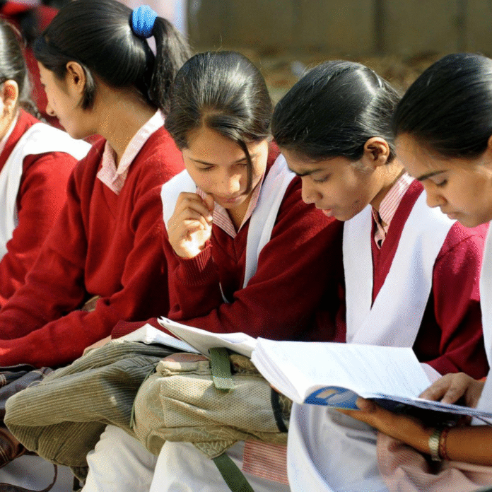 6 राज्यों के 19 जिलों में स्कूल बंद:दिल्ली में ऑनलाइन क्लास शुरू; भारत-पाक तनाव के चलते फैसला, देखें पूरी लिस्ट