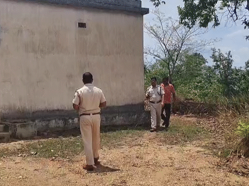 40 नक्सलियों ने बंदूक तानकर लूटा 5000KG बारूद:वैन में भरकर ले गए 25-25 किलो के 200 पेटियां विस्फोटक, छत्तीसगढ़-ओडिशा बॉर्डर के जंगलों में वारदात