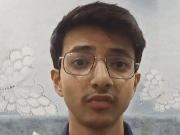 सोशल मीडिया से दूरी बनाई, यूट्यूब से पढ़ाई की:भोपाल के अयन ने CBSE 10वीं में स्‍कोर किए 500/500; बताए तैयारी के सीक्रेट्स