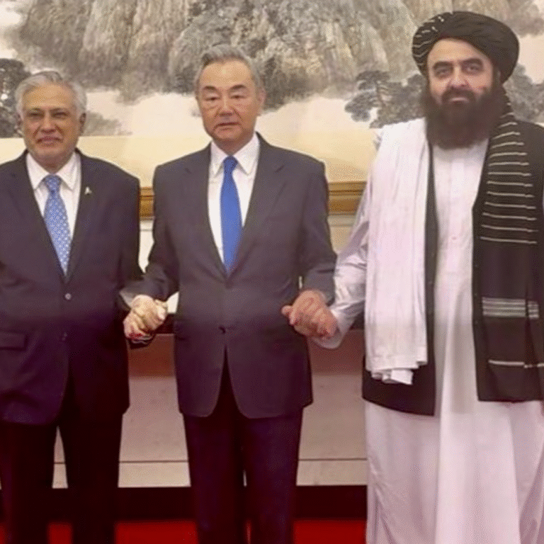 PAK से अफगानिस्तान तक सड़क बनाएगा चीन:विदेश मंत्रियों की बैठक में सहमति बनी; अभी शिंजियांग से ग्वादर पोर्ट तक है CPEC प्रोजेक्ट