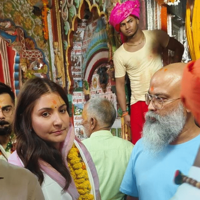 टेस्ट से संन्यास लेने के बाद अयोध्या पहुंचे विराट:पत्नी अनुष्का शर्मा के साथ हनुमानगढ़ी में दर्शन किए
