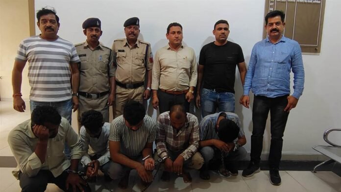 Dewas News: सोनकच्छ में पकड़ाया नकली नोट छापने वाला गिरोह, लाखों रुपए के नोट बाजार में खपाने की आशंका